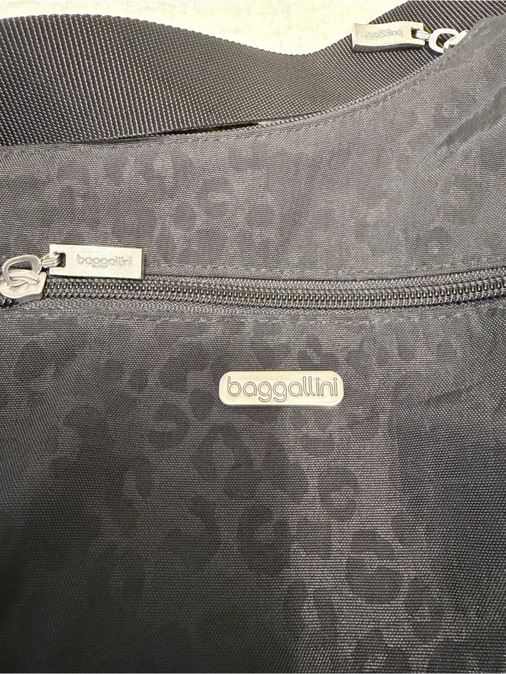 Baggallini Black Cheetah Bag - Picture 3 of 8